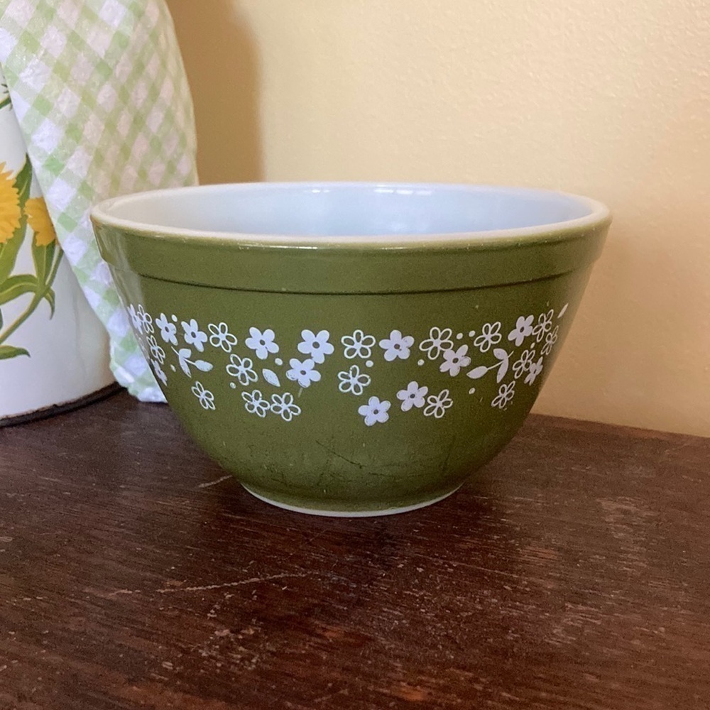 Vintage Pyrex Spring Blossom Green Crazy Daisy 1.5 Pint Small Mixing Bowl 401